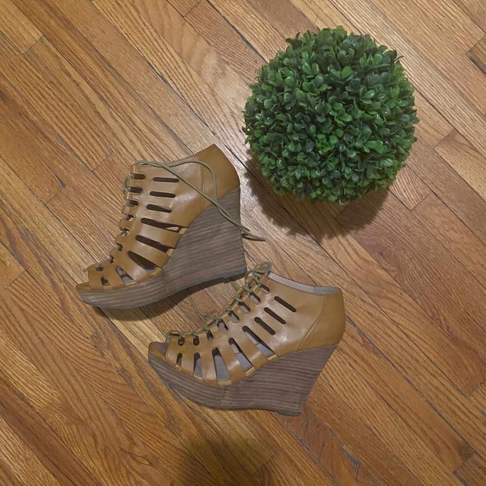 Front lace up wedges size 7